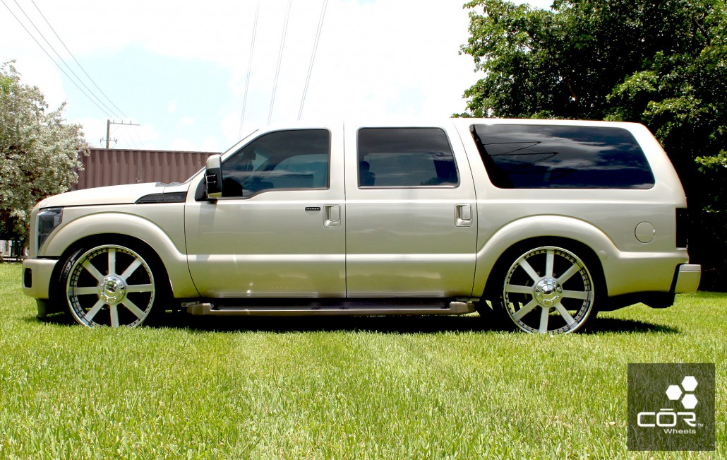 Ford Excursion on 26 Revallo (3)