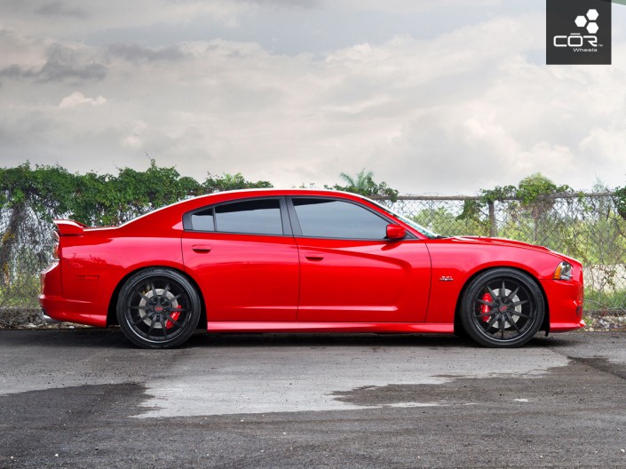 Forma in 22″ on Charger SRT in Matte black center with Gloss Black barrel