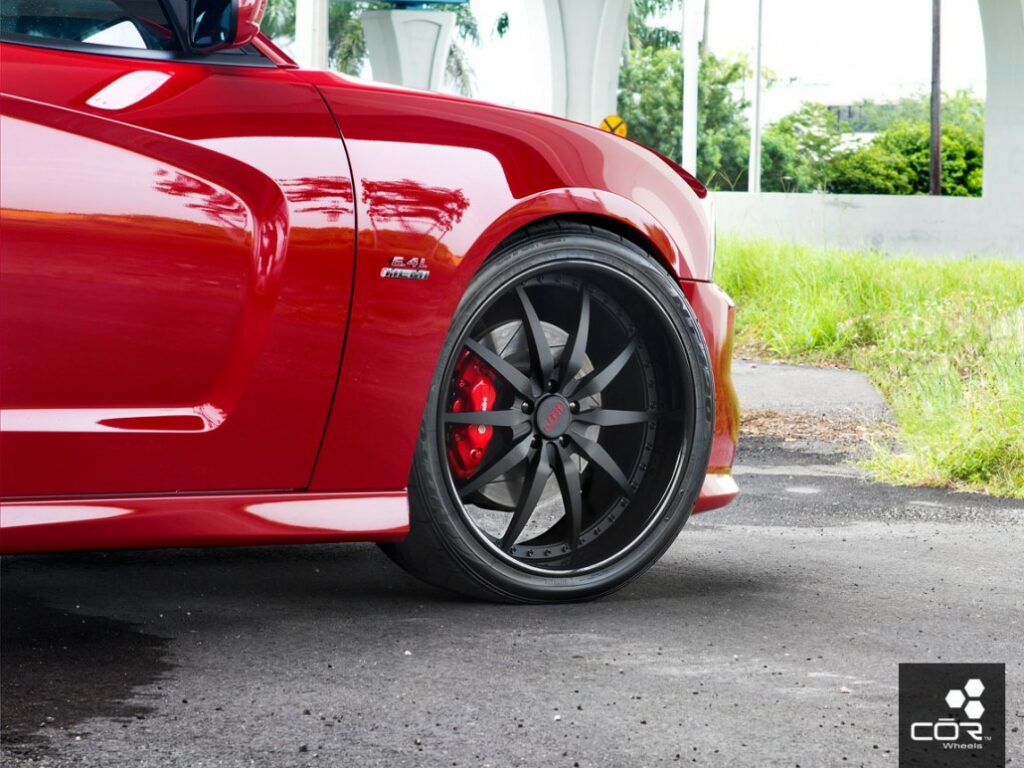 Forma in 22″ on Charger SRT in Matte black center with Gloss Black barrel