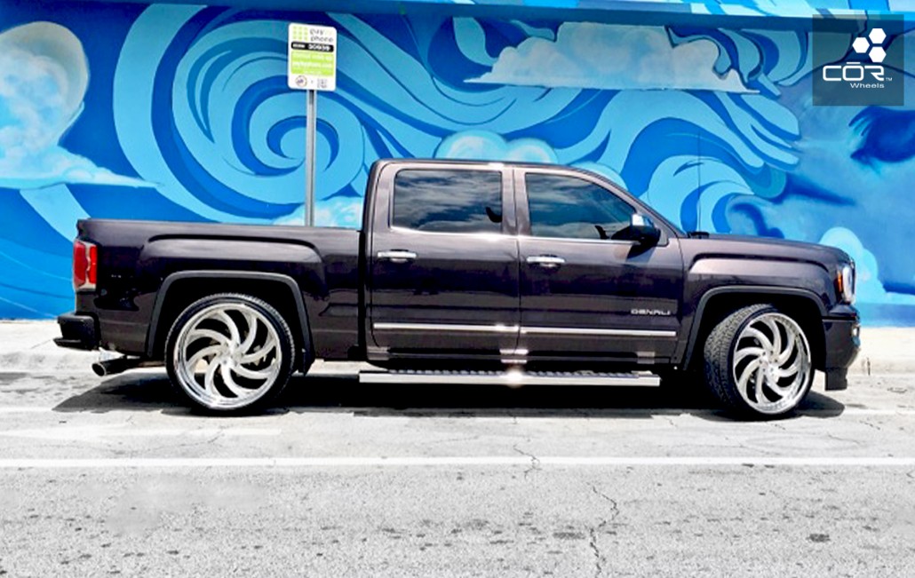 Hurricane 26 Directional design on GMC Deanali in brushed and clear finished center over Chrome lip