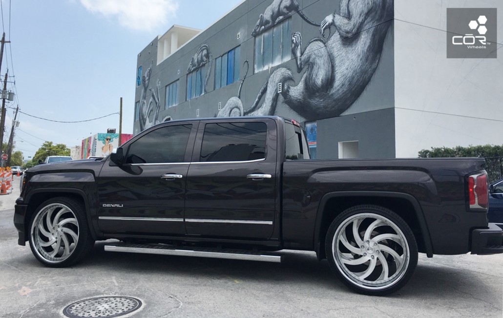 Hurricane 26 Directional design on GMC Deanali in brushed and clear finished center over Chrome lip