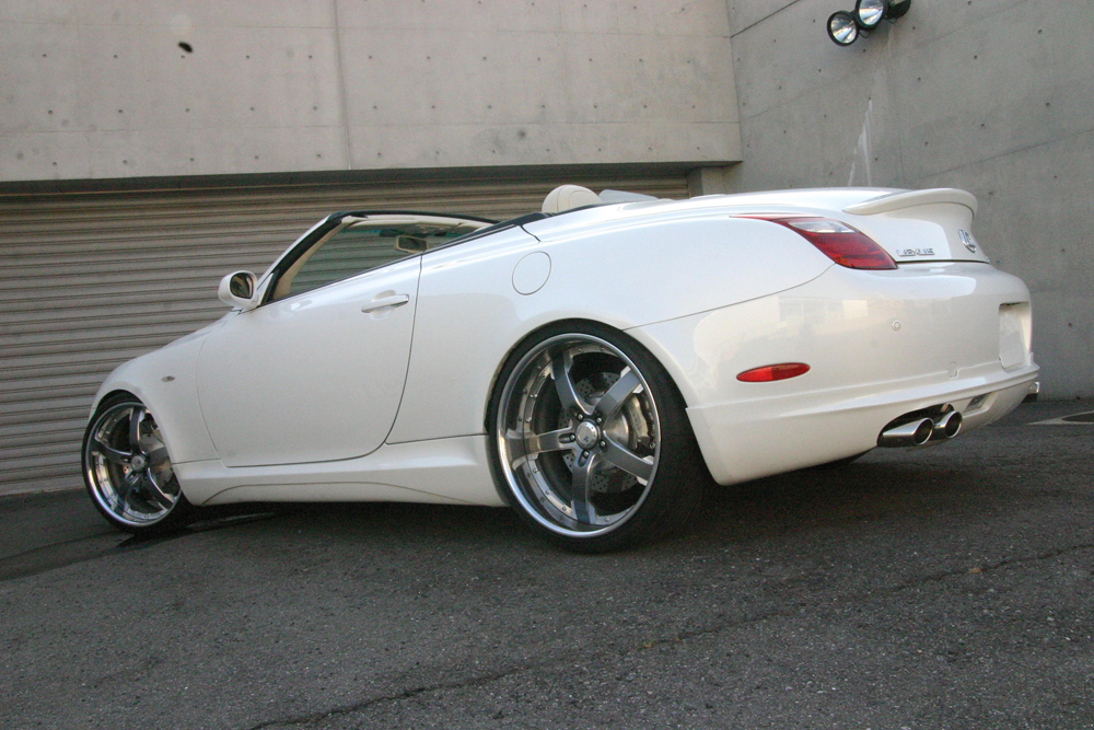 Lexus SC430 on 21 Cponcords with Gunmetal center risers (2)