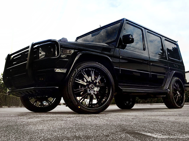 Mercedes G-Wagon on 24″ Full Gloss Black Lladro