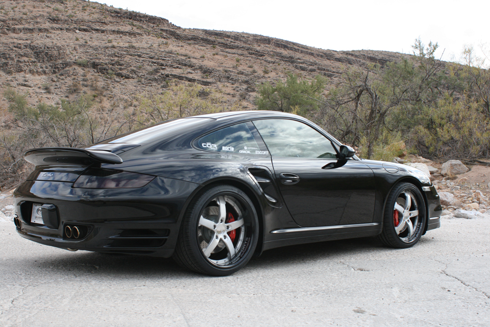 Porsche 997 on 20 Concords, w special cap detail