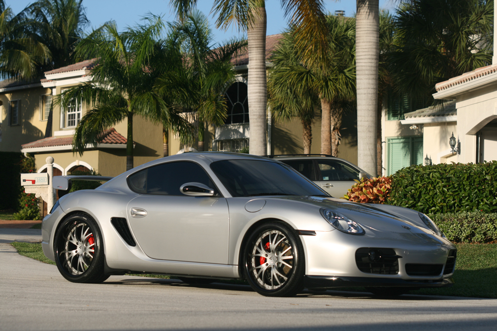 Porsche Cayman on 20 color-matched center Trident's (1)