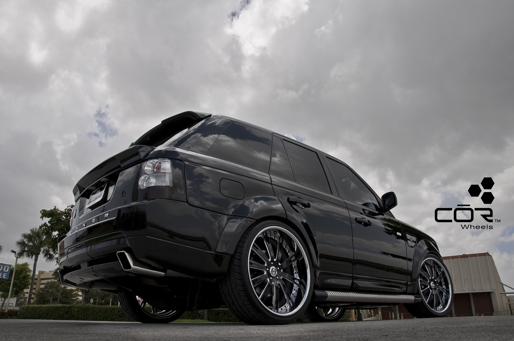 Range Rover SC on 24 Color-matched center LLado (2)