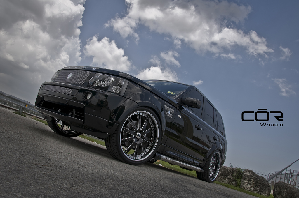 Range Rover SC on 24 Color-matched center LLado