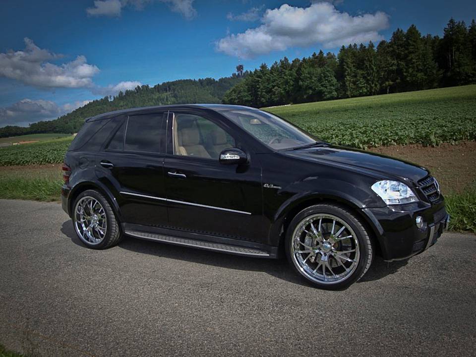 Trident 22 Chrome center on Mercedes ML63 (2)